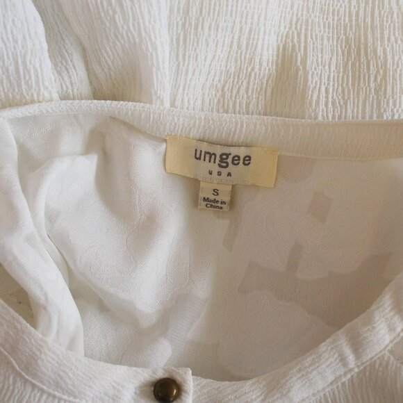 umgee Sleeveless Blouse White Flowy Size Small - Picture 2 of 4